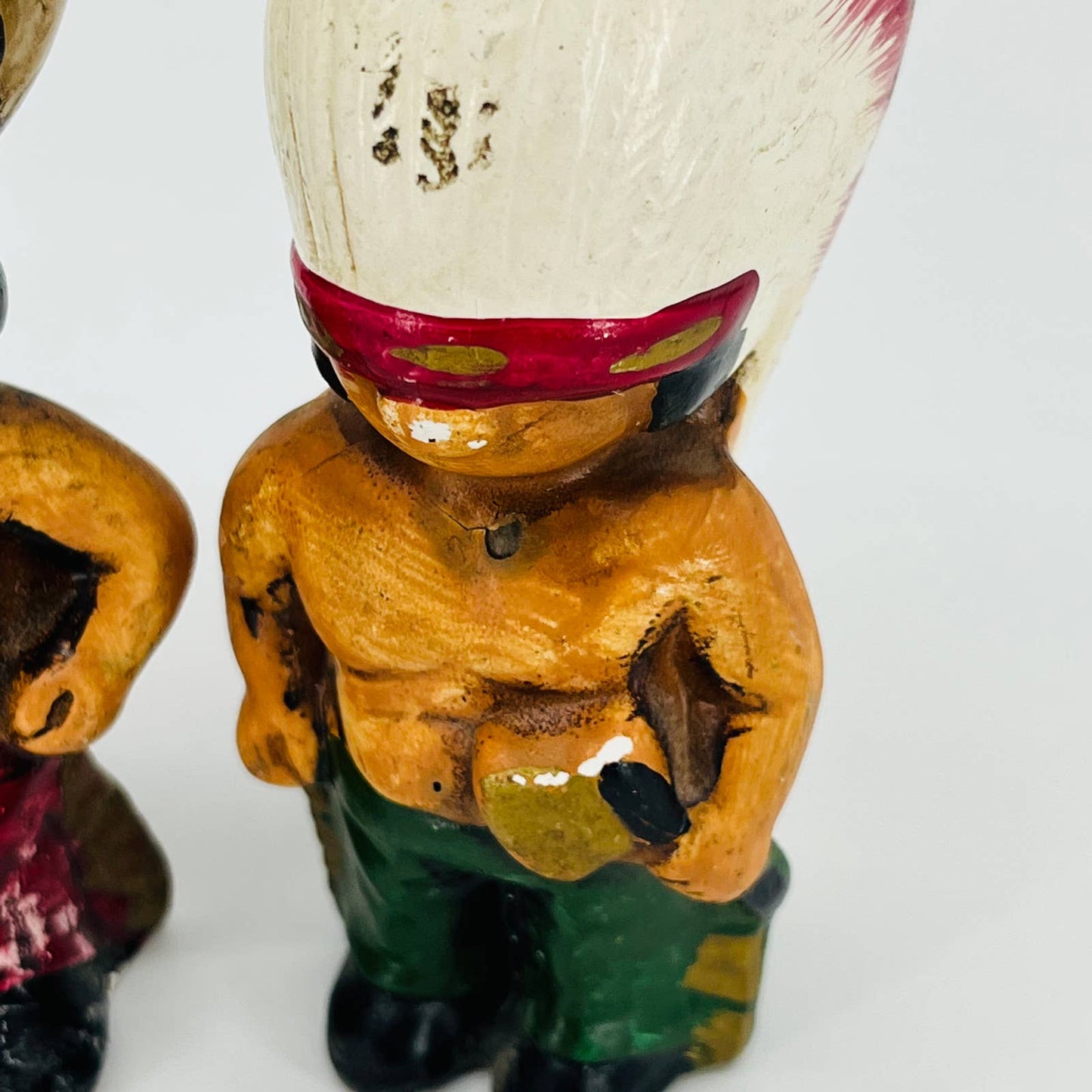 VTG 1960s Indian Native American Chief Man & Friend Salt & Pepper Chalkware TB5