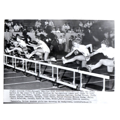 1959 Press Photo Women's Track Hurdles Soldier Field Barbara Mueller 8x10" AD2