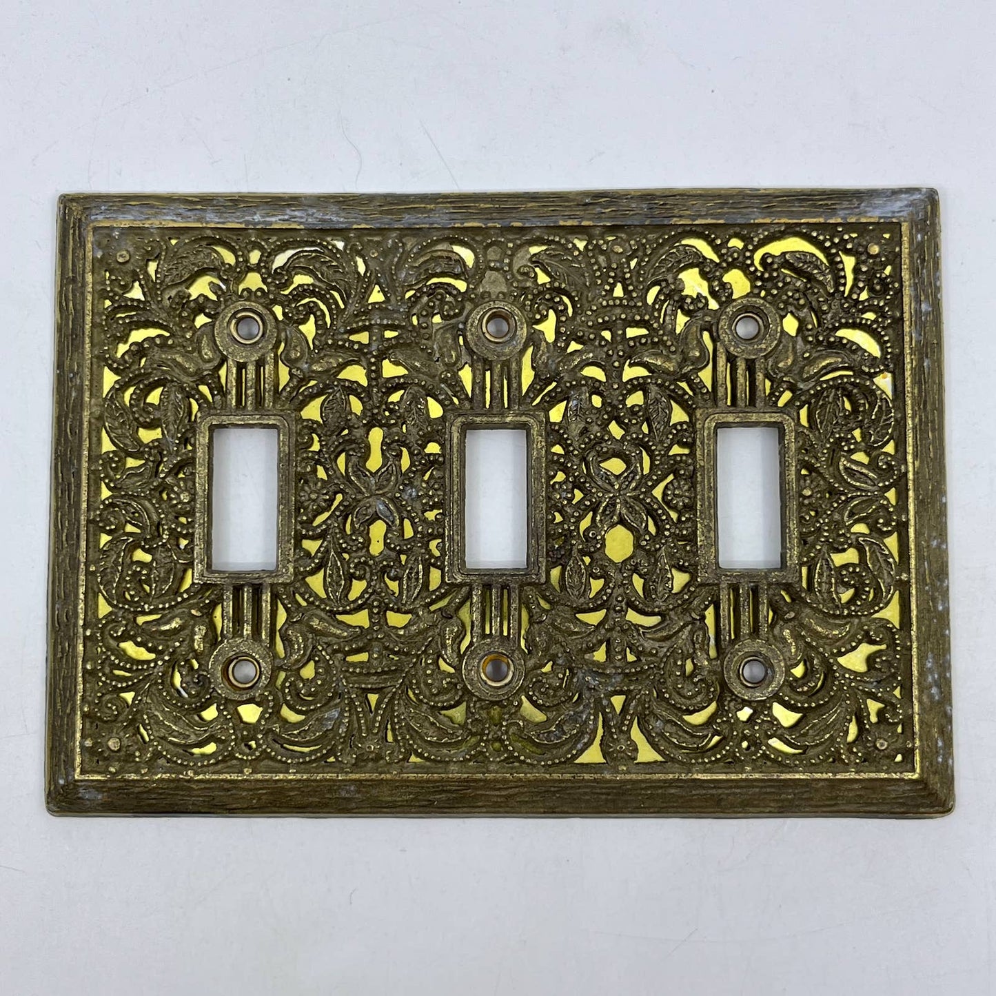 Deco Room Metal Filigree Three Light Switch Plate Cover TH6