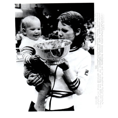 1978 Original Press Photo Women's Tennis Evonne Goolagong & Daughter 8x10" AD2-3