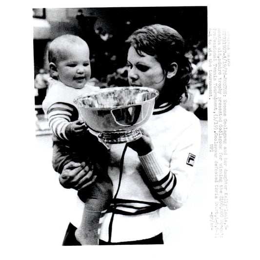 1978 Original Press Photo Women's Tennis Evonne Goolagong & Daughter 8x10" AD2-3