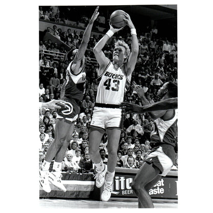 1989 Press Photo Basketball NBA Milwaukee Bucks Jack Sikma 8x10" AD3-2