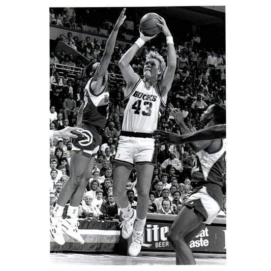 1989 Press Photo Basketball NBA Milwaukee Bucks Jack Sikma 8x10" AD3-2