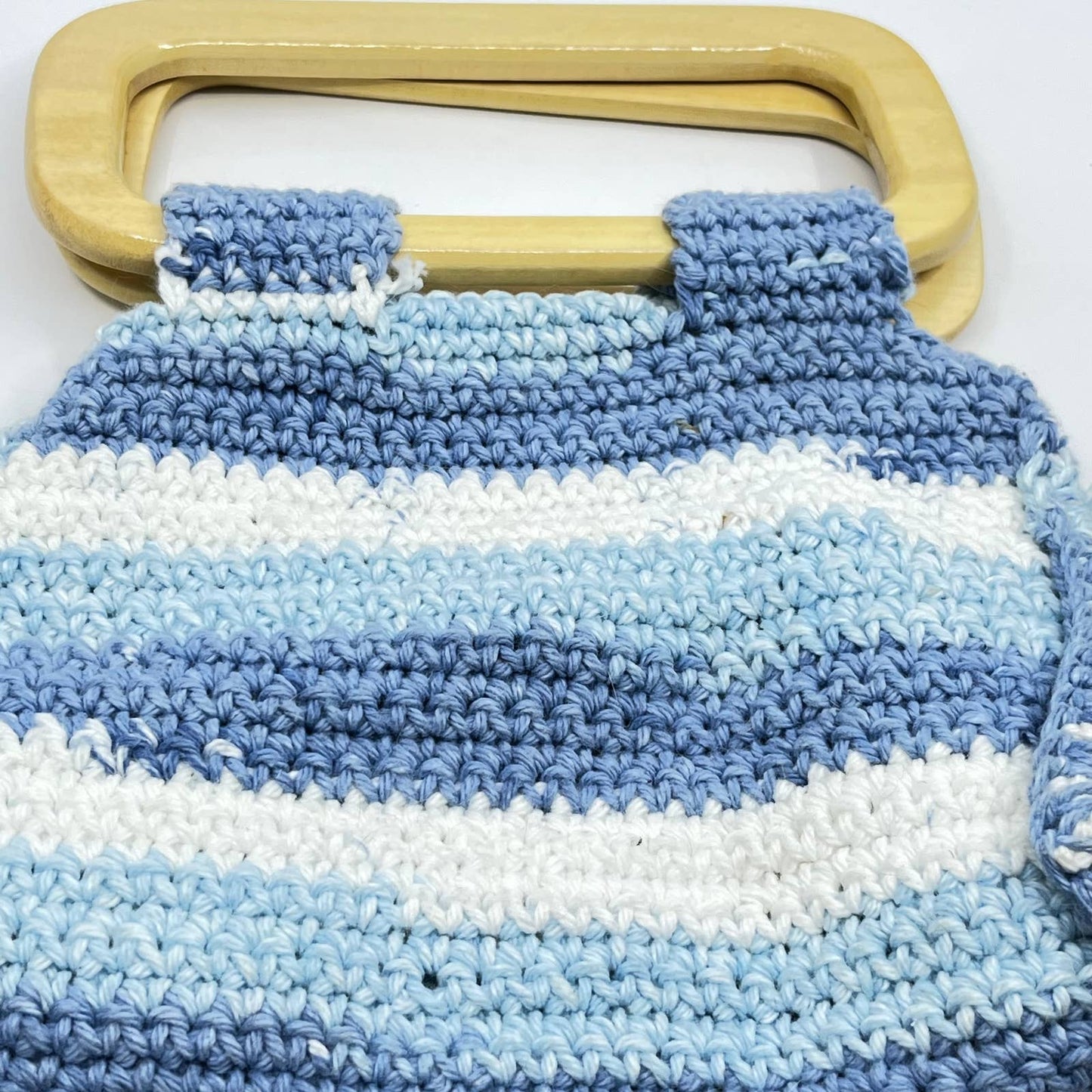 Vintage Handmade Crocheted Beach Purse Handbag Wood Handle 9” TC6