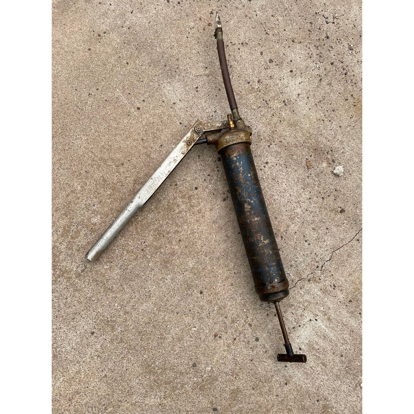 Vintage Lincoln 1169 Series D Grease Gun