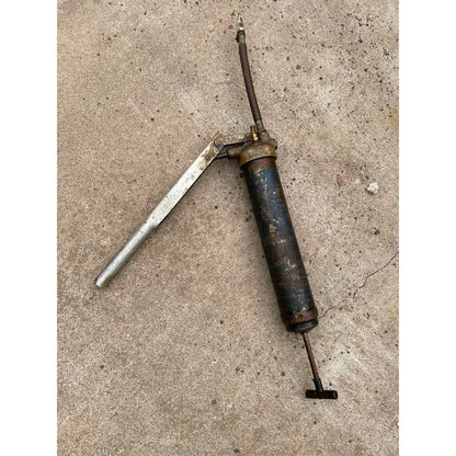 Vintage Lincoln 1169 Series D Grease Gun