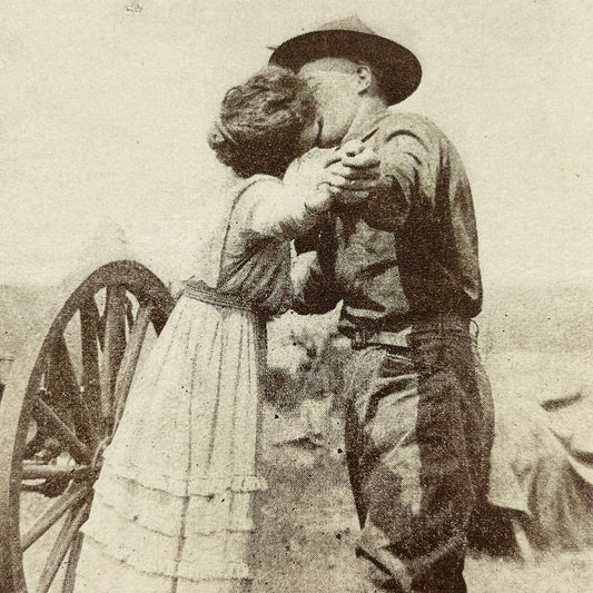 c1918 Postcard WWI Soldier & Woman Kissing next to Artillery PA9