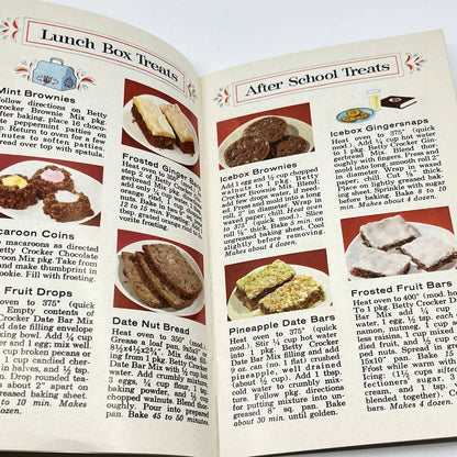 1958 Betty Crocker Country Kitchen Cookie Recipes w/ Gift Wrap Insert TF7