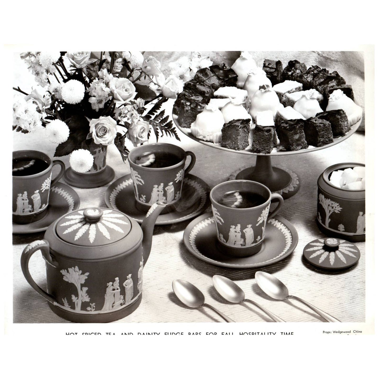 c1960 Press Photo Hot Spiced Tea & Dainty Fudge Wedgewood China Toronto AE1