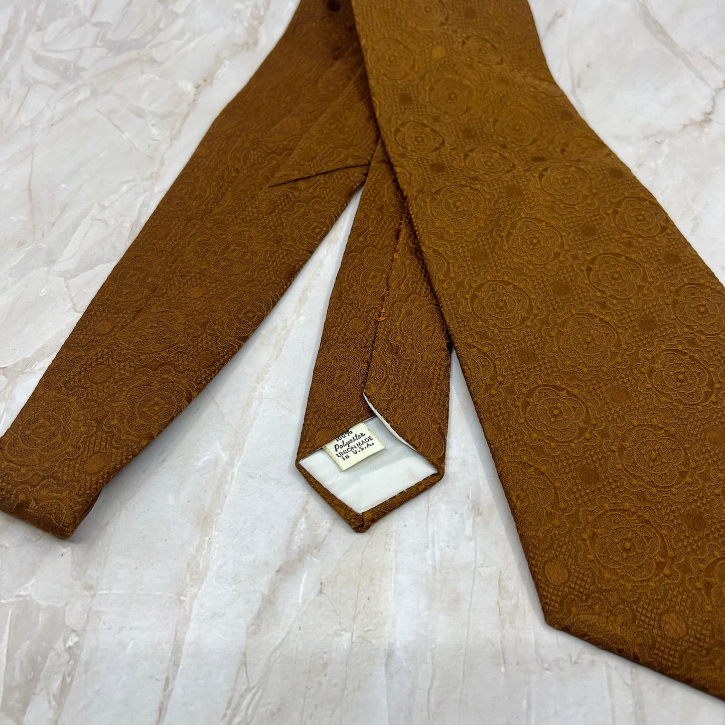 Retro 1960s Men's Golden 'K' 34 Gold 100% Polyester Necktie Tie TC9