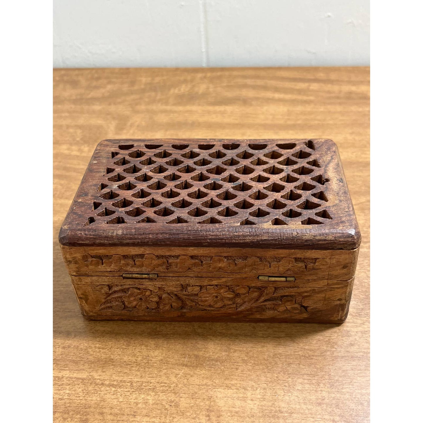 Vintage Hand Carved Solid Teak Wood Trinket Box Keepsake Jewelry 6 x 4 TH7