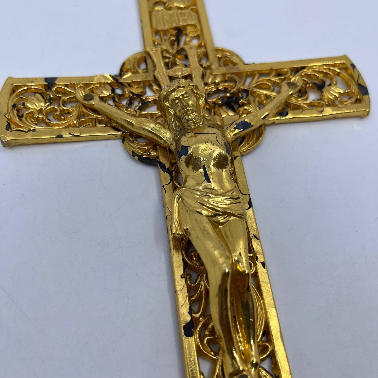 Vintage Filigree Cross Wall Hanging Crucifix Jesus INRI Gold Tone 9 x 5 1/4" TH6