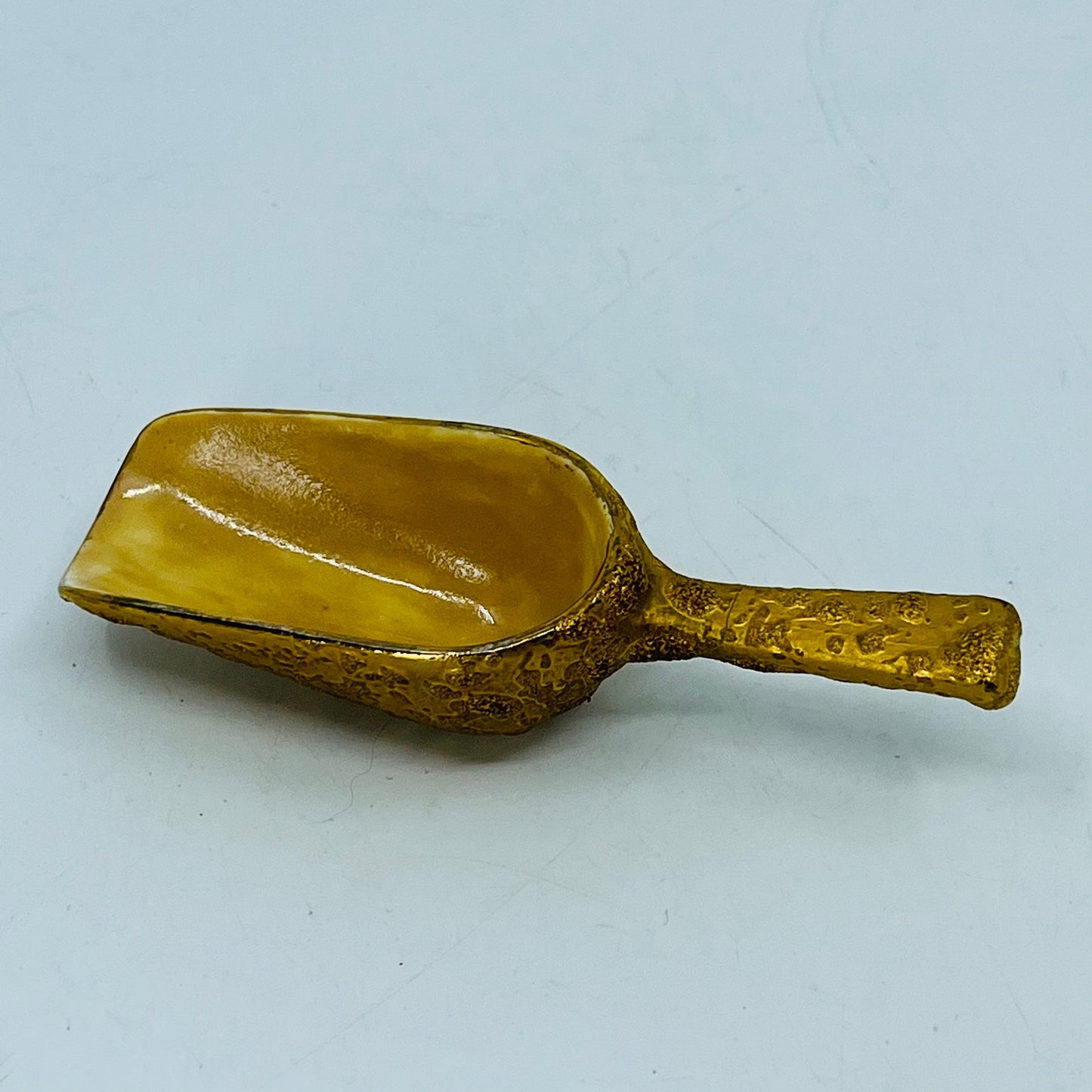 Vintage Miniature Gold Tone Ceramic Grain Scoop 3 1/2” SB2