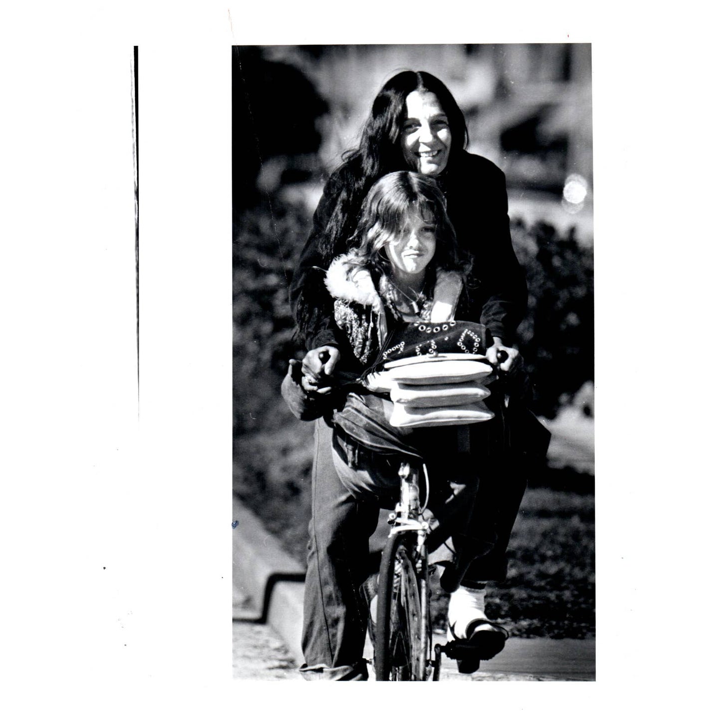 1981 Press Photo Carol Gulliver & Daughter Francesca Biking Miami 8x10" AD3