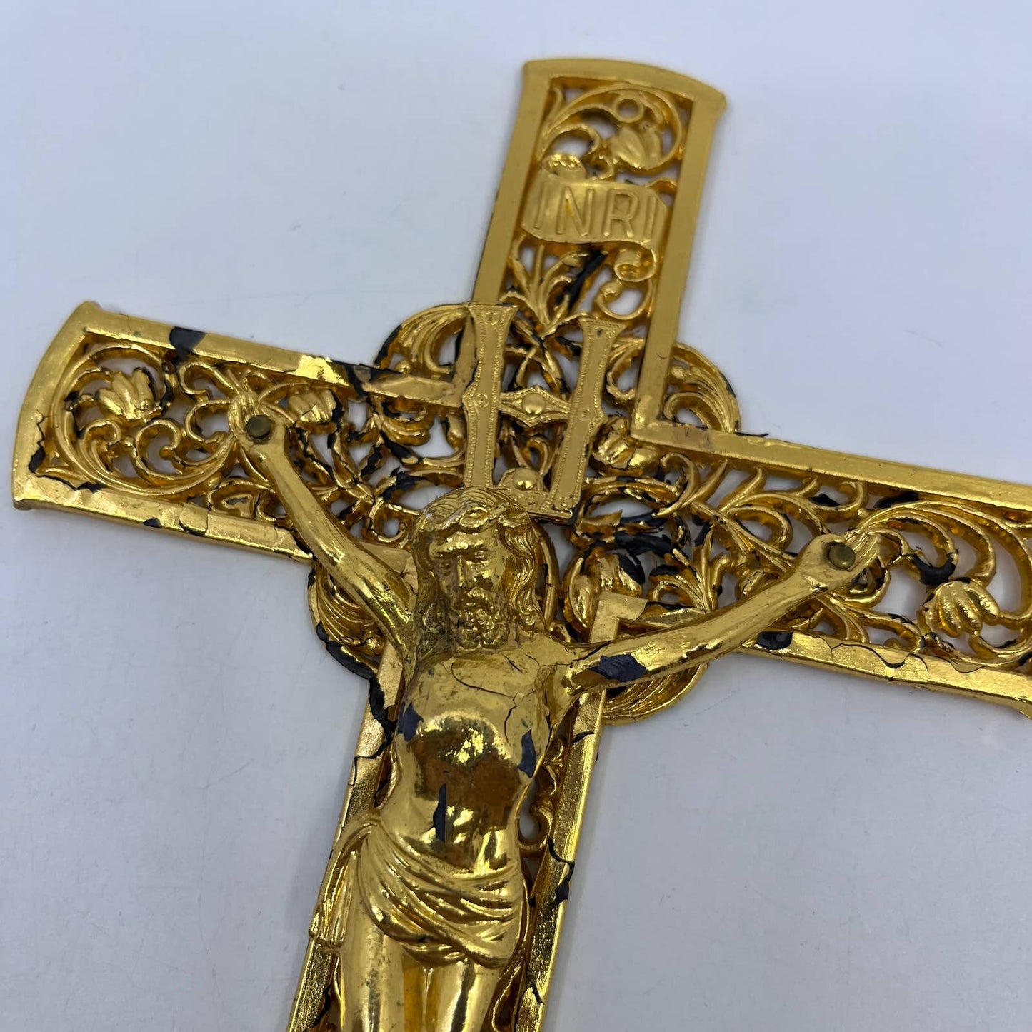 Vintage Filigree Cross Wall Hanging Crucifix Jesus INRI Gold Tone 9 x 5 1/4" TH6