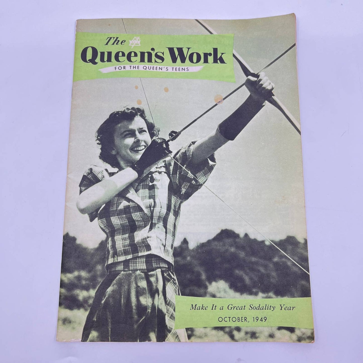 1949 October The Queen’s Work Catholic Teen Magazine Healthcare Green TE3