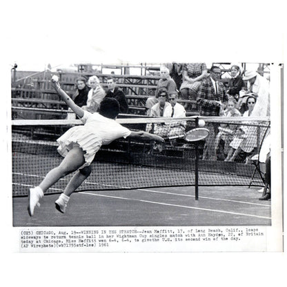 1961 Press Photo Women's Tennis Billie Jean King Wightman Cup 8x10" AD2