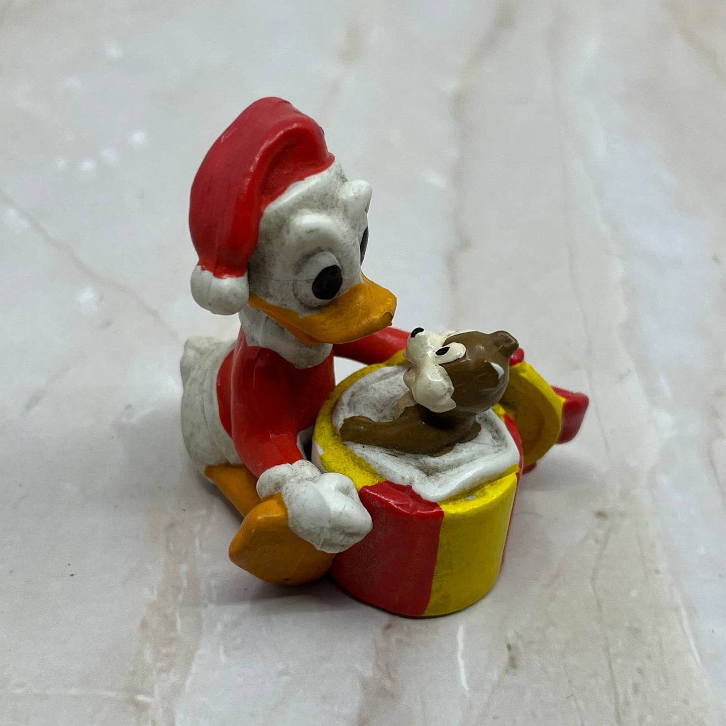 Vintage Christmas Donald Duck w/ Chipmunk Gift PVC Applause Figure Disney TC5-S1