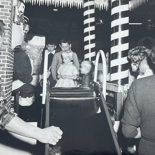 1950s Christmas Party Photograph Kids Meeting Santa On Slide 5x7" AB7