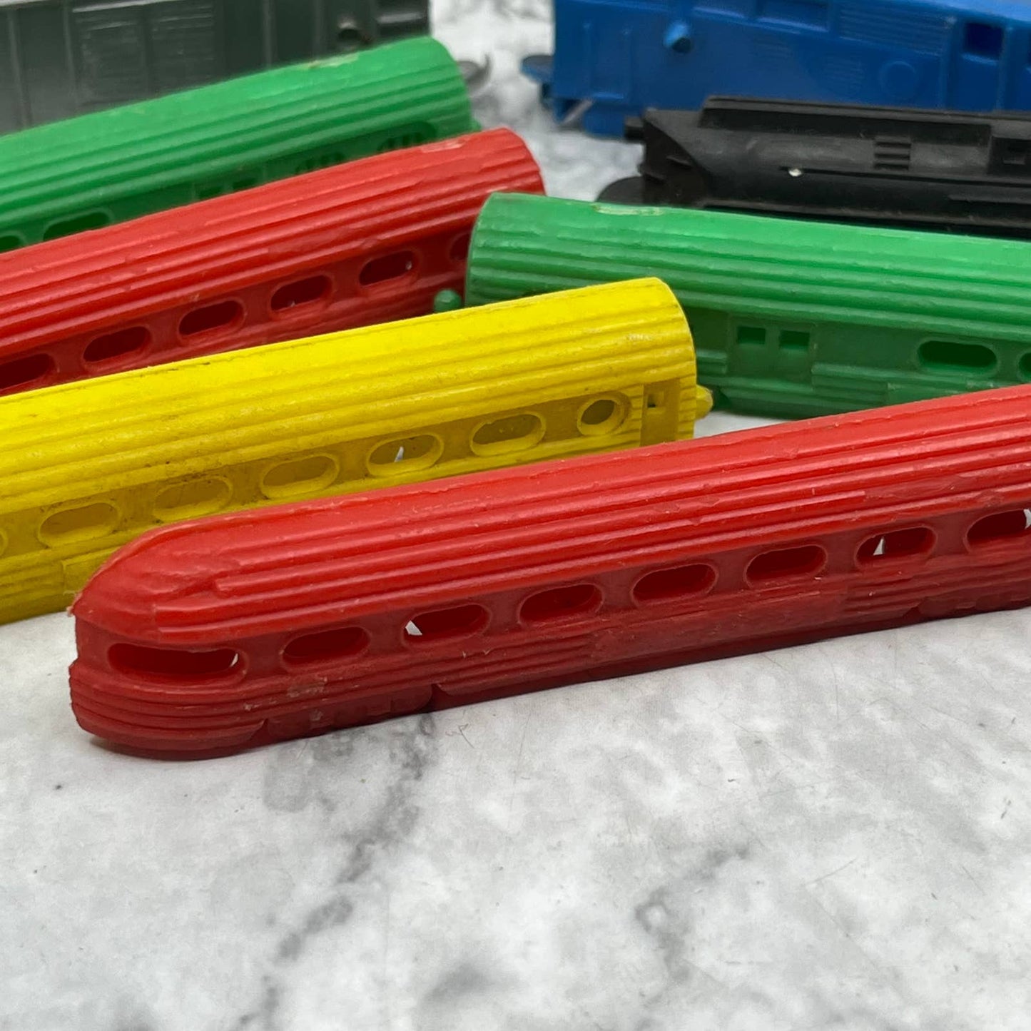 1950s Lot of 8 Plastic Zephyr Train Locomotove Toys 4" TJ9