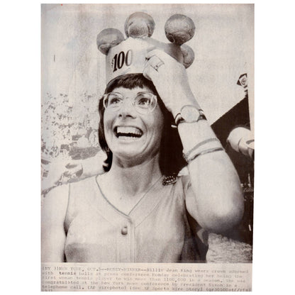 1971 Press Photo Women's Tennis Billie Jean King Tennis Ball Crown 8x10" AD2