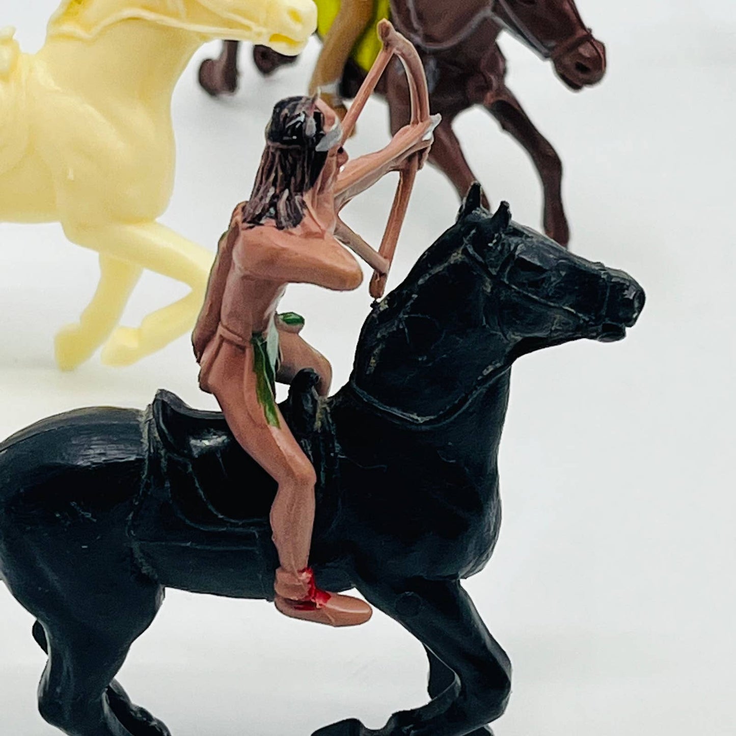 Vintage Hand Painted Plastic Molded Cowboys and Indians With Horses 19pc Lot SC3