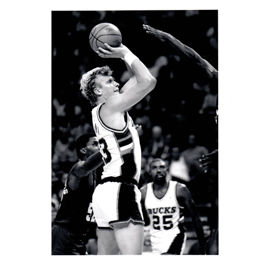 1989 Press Photo Basketball NBA Milwaukee Bucks Jack Sikma 8x10" AD3-6