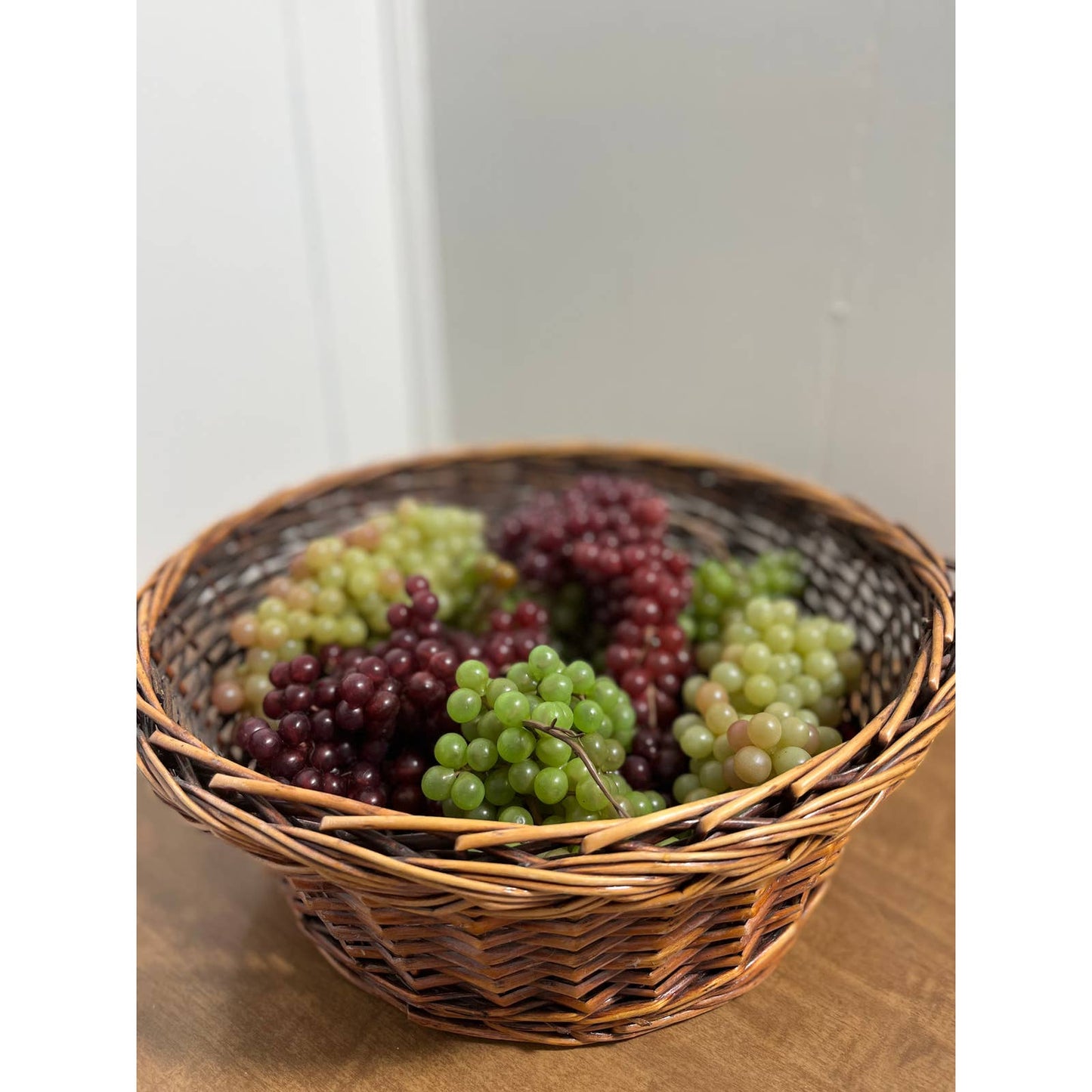 Vintage Basket of MCM Hyper Realistic Red and Green Grapes TG9