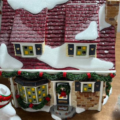 Dept 56 Santabear Village “2001 Hollybeary Court” Set of 4 #56.05747 NIB w Light