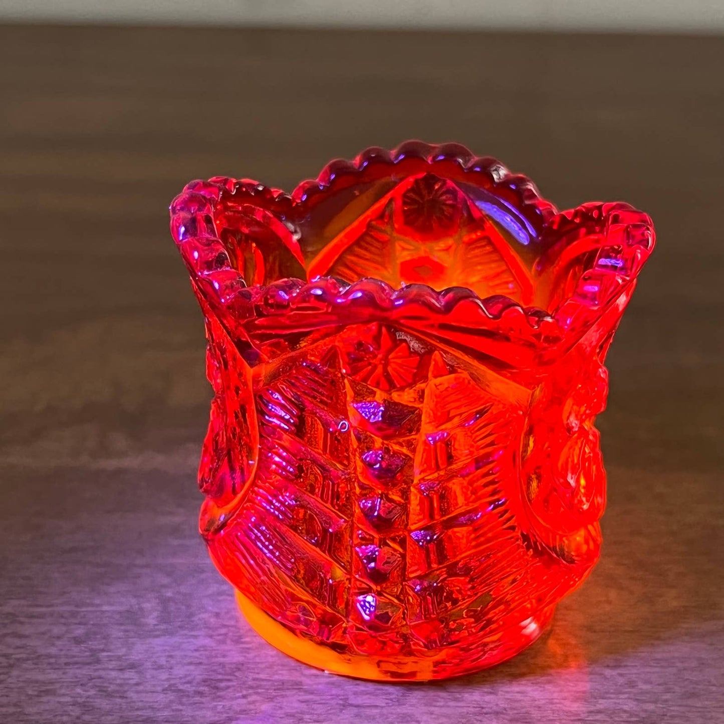 Vintage L.E. Smith Heirloom Chimo Glass Amberina Toothpick Holder GLOWS TA8