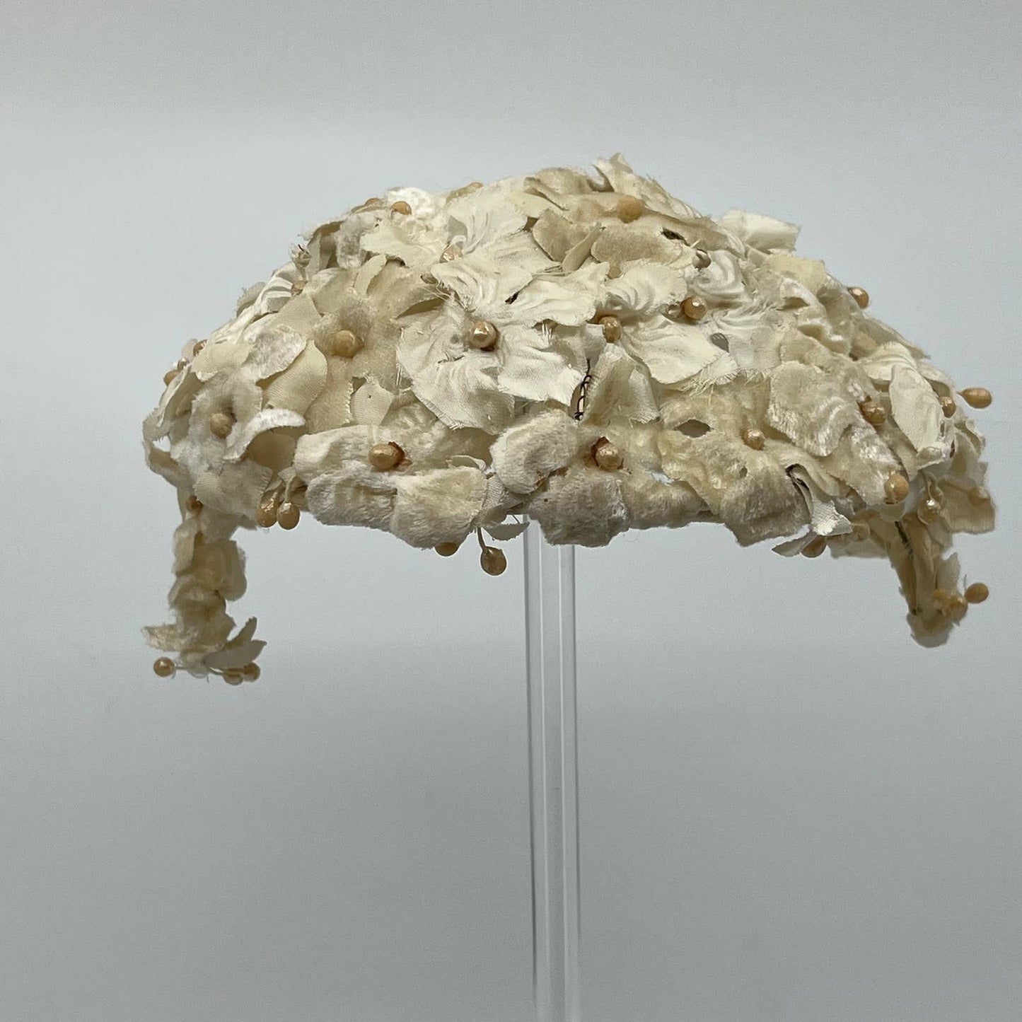 Vintage Woman’s White Velvet Flower Skull Cap Hat HB1