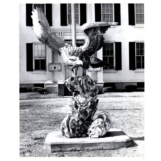 c1960 Press Photo Eagle Statue Outside American Red Cross Building AE1