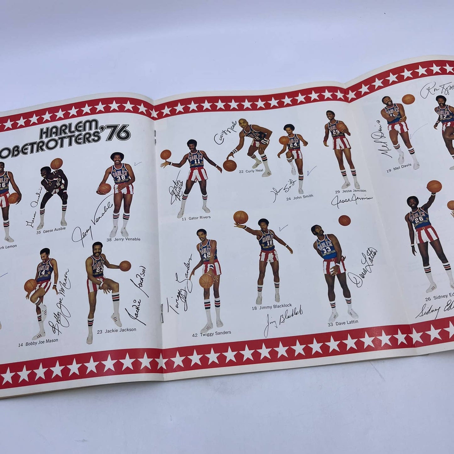 Harlem Globetrotters 1976 Program Magazine 50th Anniversary w/Team Poster TH7