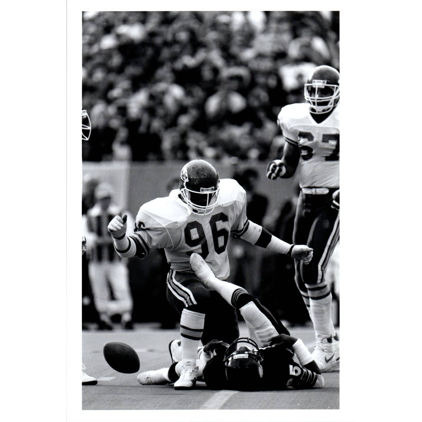 1988 Original Press Photo Football Kansas City Chiefs Aaron Pearson 7x10" TK2-FP