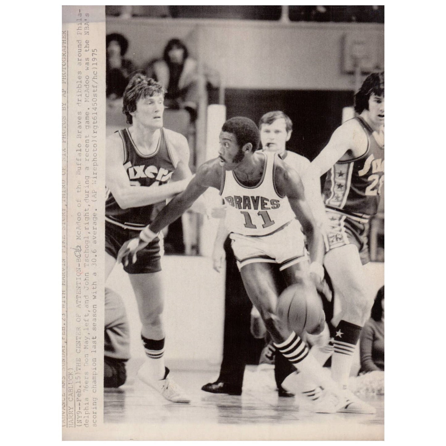 1975 Press Photo Basketball NBA Bob McAdoo Buffalo Braves 10x7" AD3
