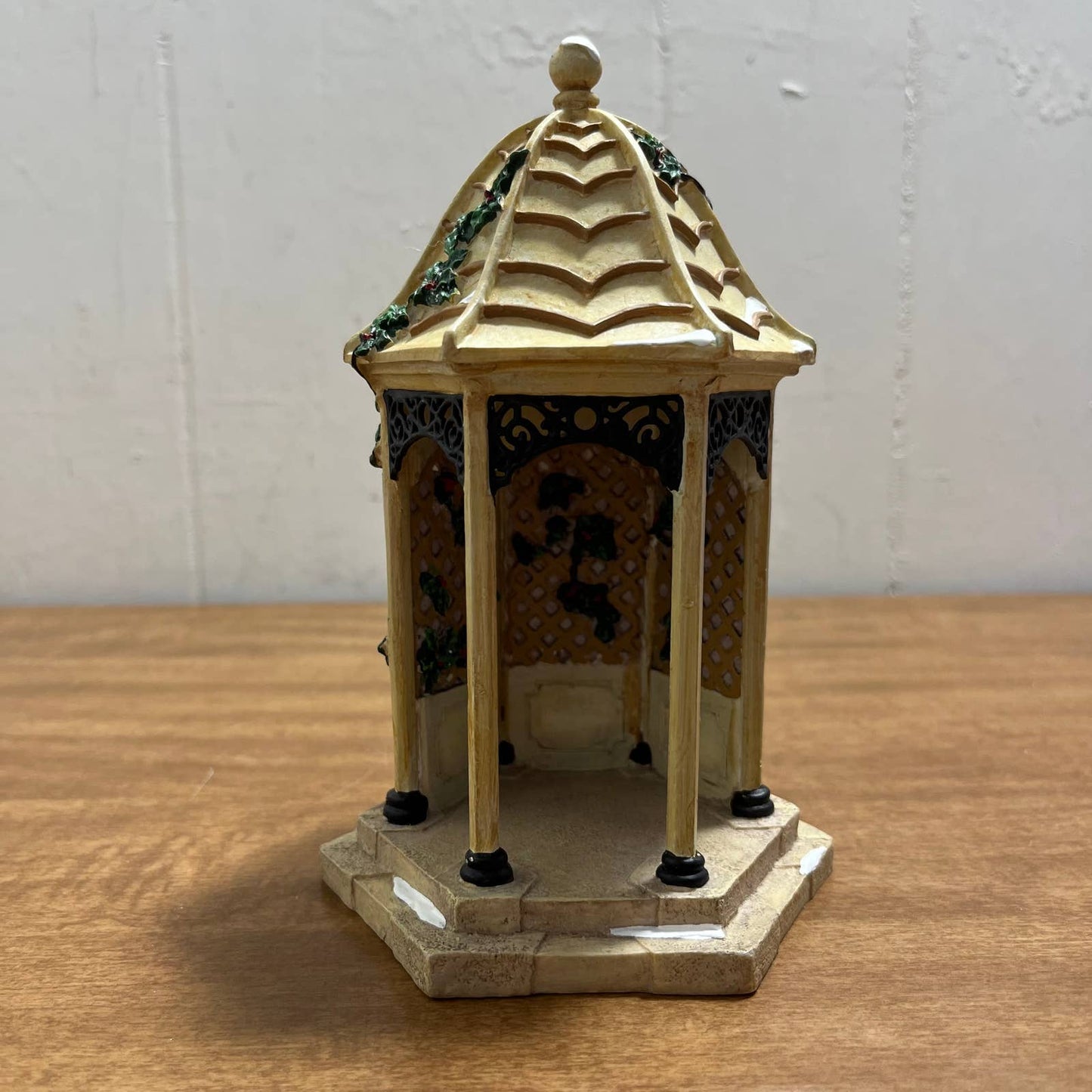 Dept 56 #5165-9 Snow Village A Home for the Holidays Birds Birdhouse As Is SA2