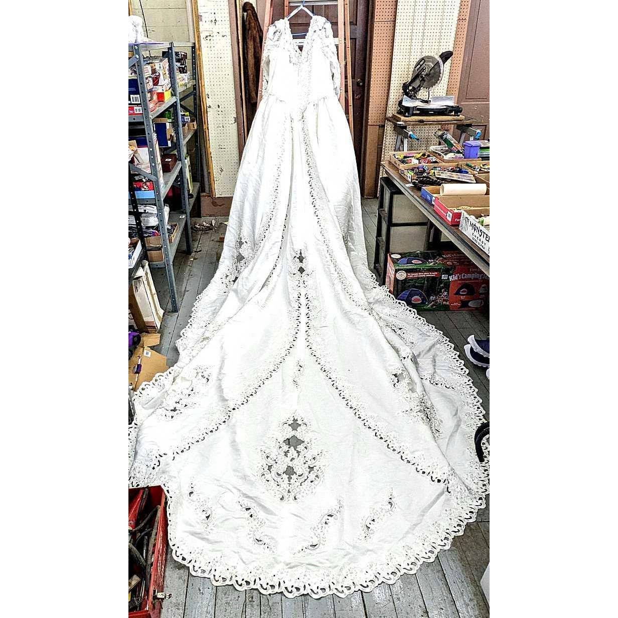 Vintage Forever Yours David’s Bridal Wedding Dress with Long Train