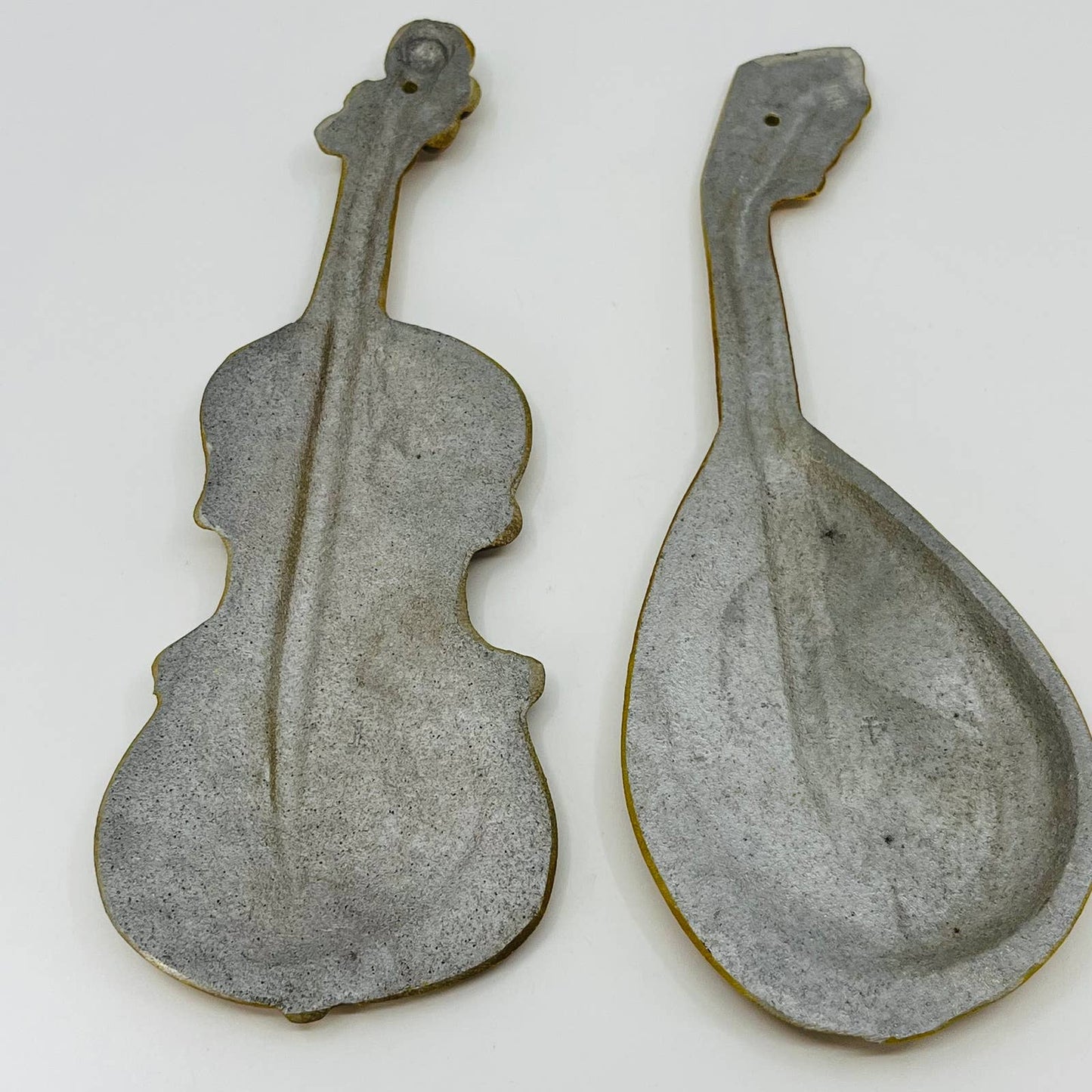 VTG Orange Cast Aluminum VIOLIN MANDOLIN Metal Kitchen Decor Wall Hanging 9” TB7