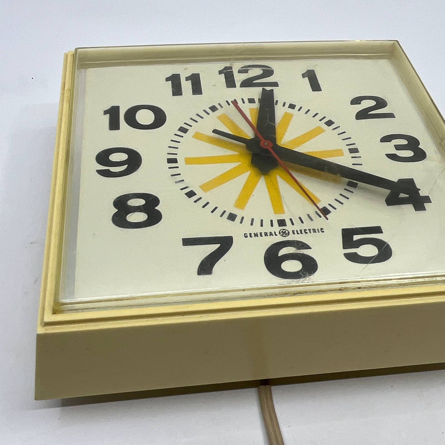 1950s MCM General Electric Kitchen Wall Clock WORKS 6.5” TH5