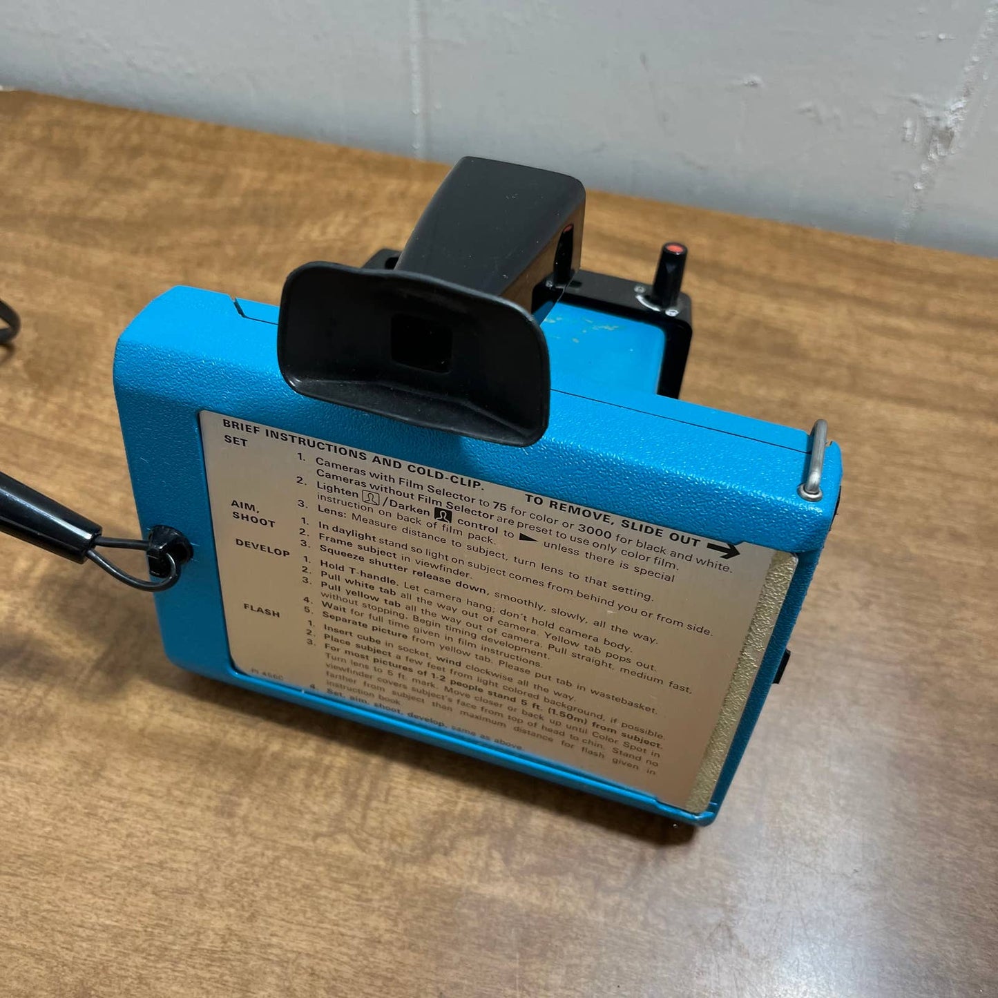 Vintage Polaroid Blue Electric Zip Land Camera Instant Camera w/ Strap TB8