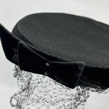 Vintage 1940s Black Clip In Pillbox Hat with Veil and Velvet Bow HB1