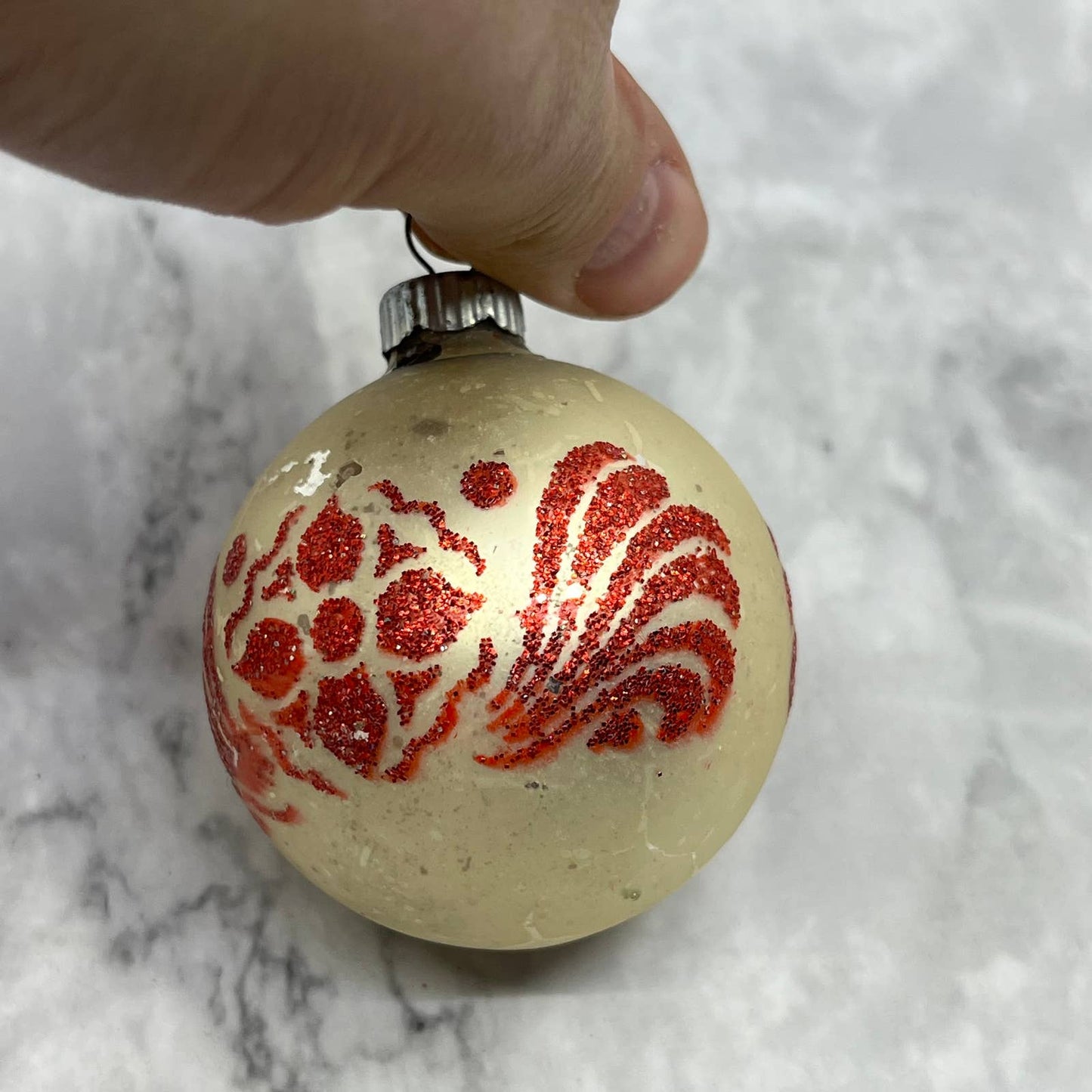 2 Cream White and Red Demask Shiny Brite Vintage Christmas Glass Ornaments TJ9