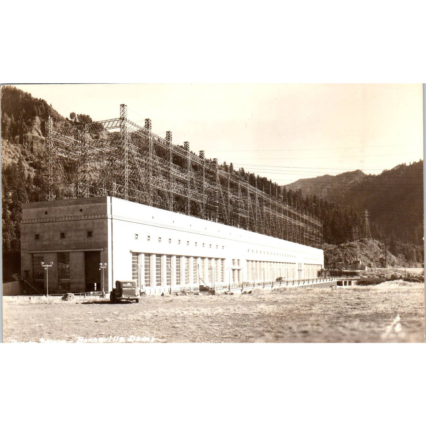 Vintage Postcard Power House, Bonneville Dam Washington TD9-W2