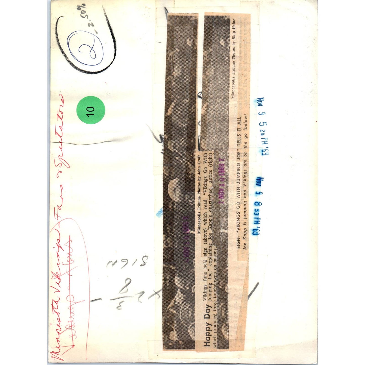 1969 Press Photo NFL Minnesota Vikings Fans Go With Jumping Joe Kapp 7x9" TK2-FP