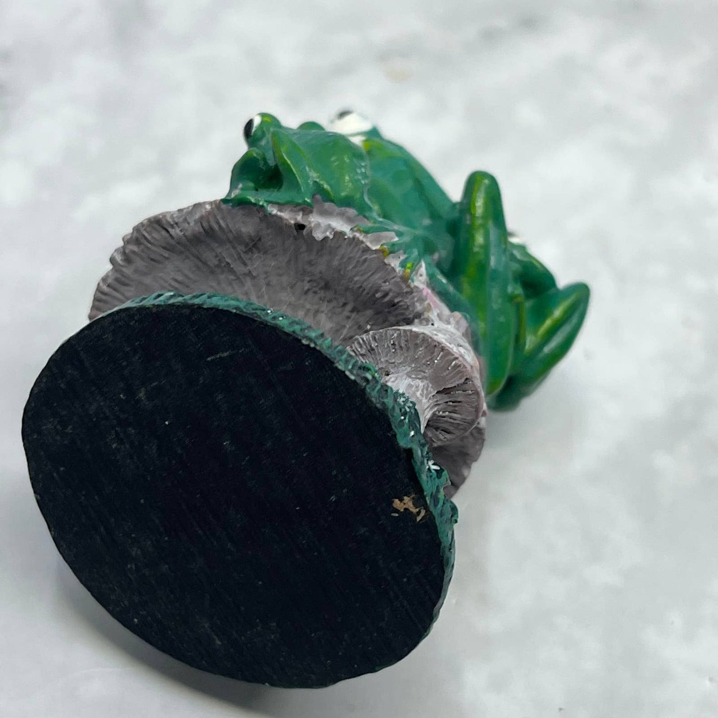 Vintage Hand Painted Cast Resin Frogs on Toadstool Mushroom Figurine 3” TE2