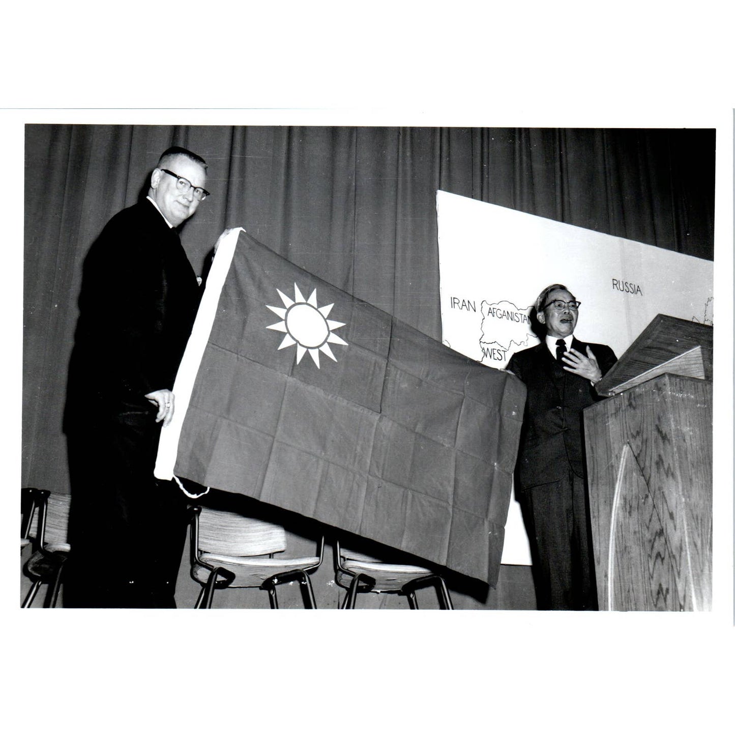China Ambassador Tsiang Flag Presentation 1963 Original Photo 5x7 TK1-P5