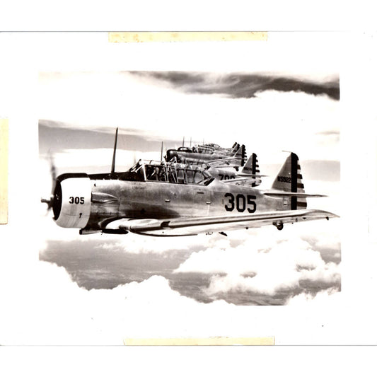 c1943 WWII North American T-6 Texan in Formation USAF Original Photo 8x10 TK2-P1