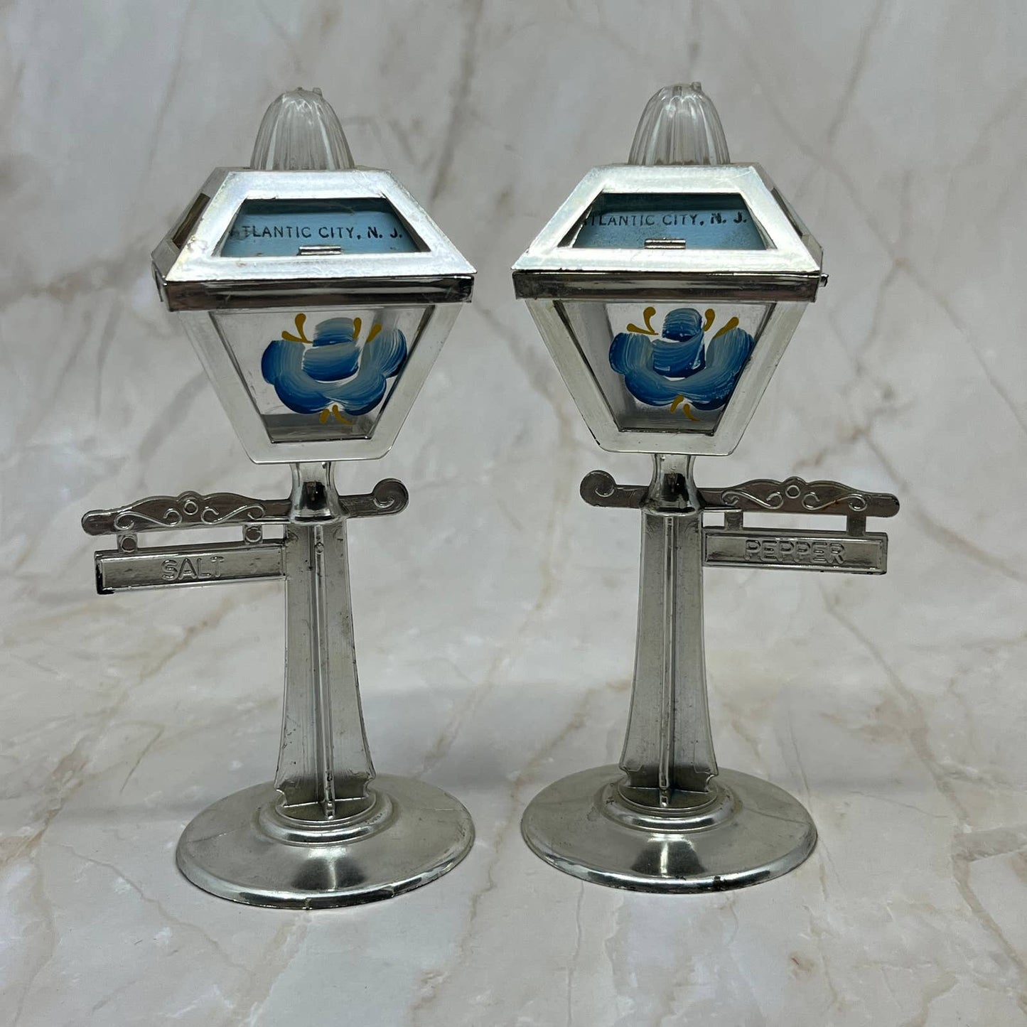 Celluloid Lamp Post Streetlight Salt Pepper Shakers Atlantic City NJ TC5-S1