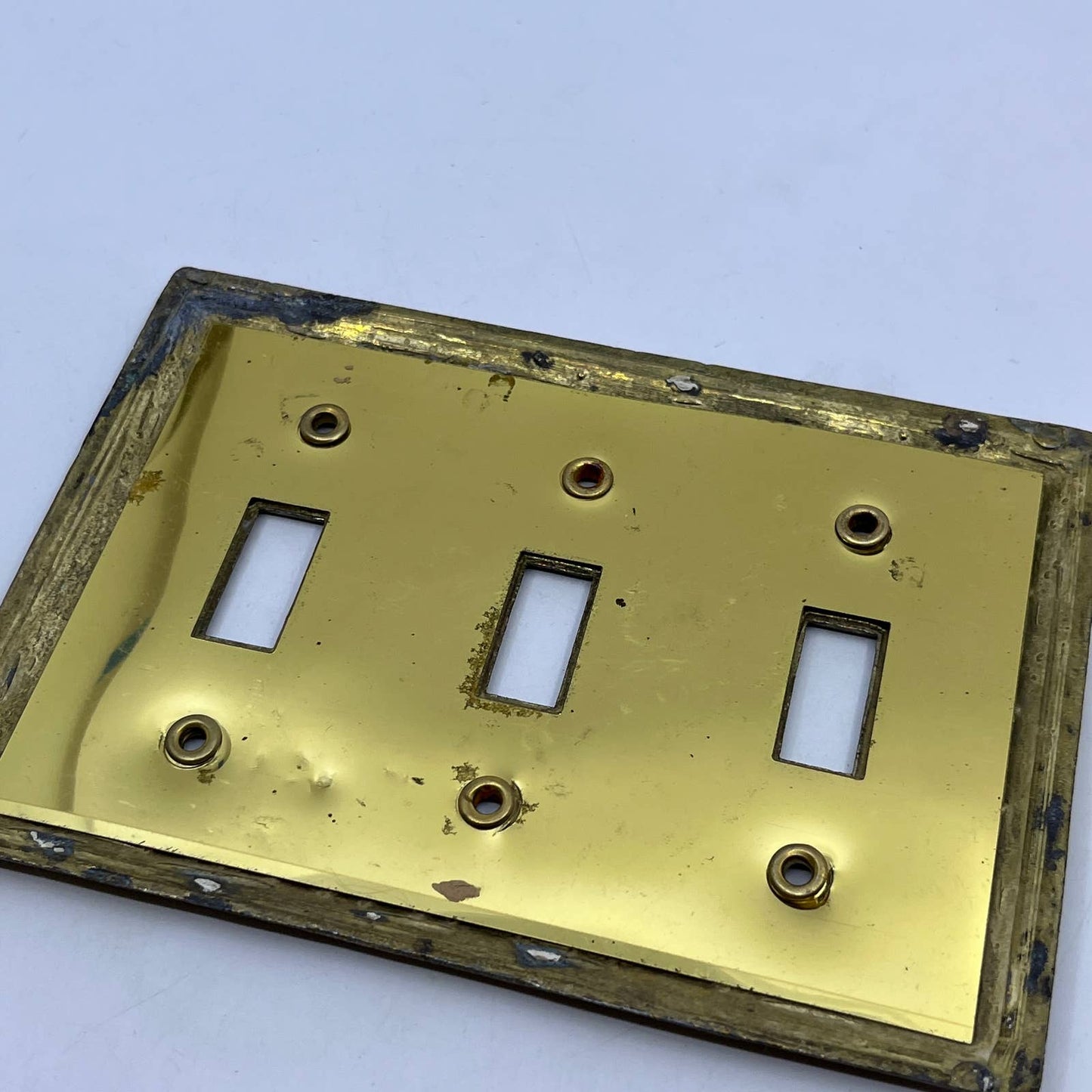 Deco Room Metal Filigree Three Light Switch Plate Cover TH6