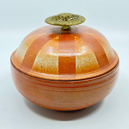 Vintage Handmade Stoneware Crock Dish w/ Lid Brass Handle 7” TE6